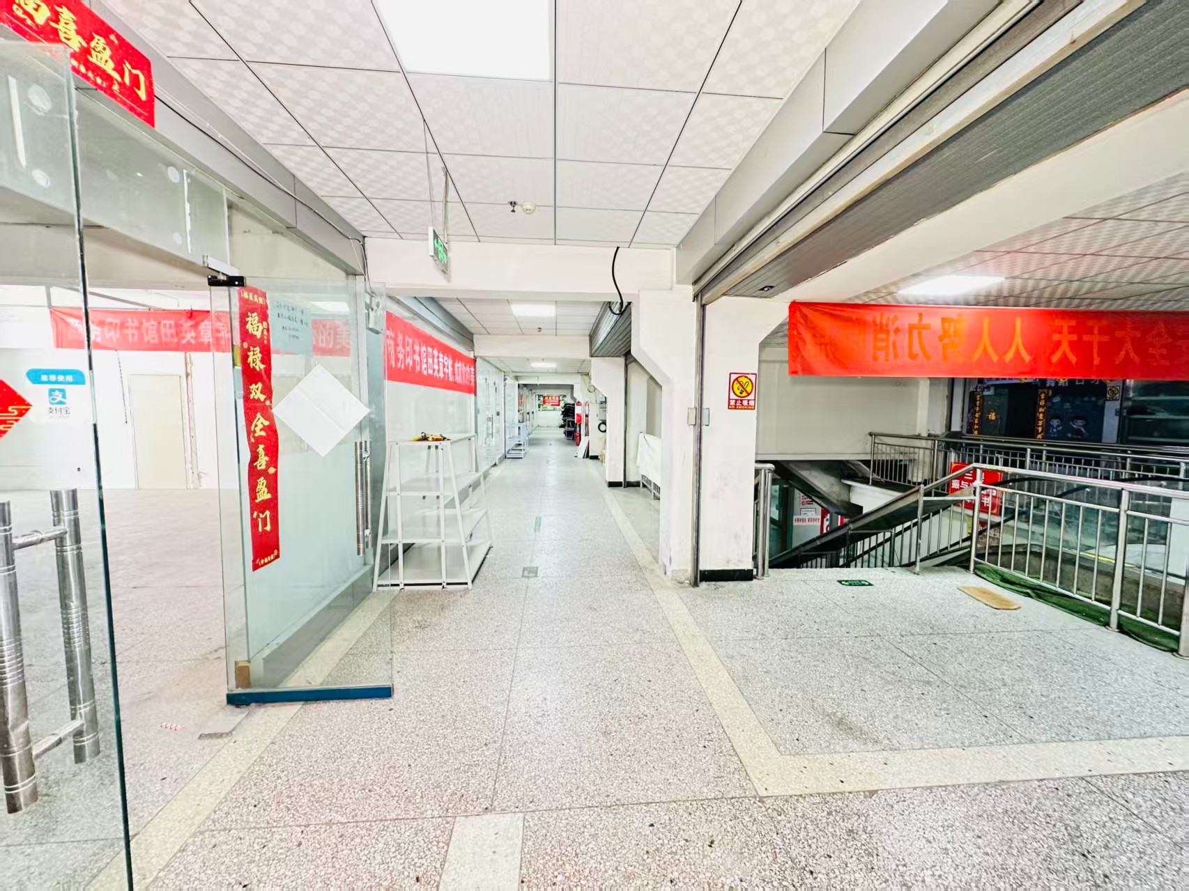 水岸国际引入人工智能技术应用场景，推动AI与商业、零售、电商、企业服务等领域融合发展。